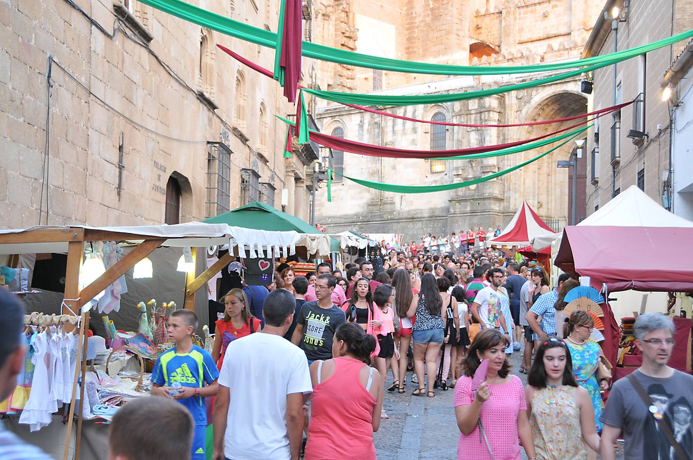 Ambiente en el mercado del Martes Mayor