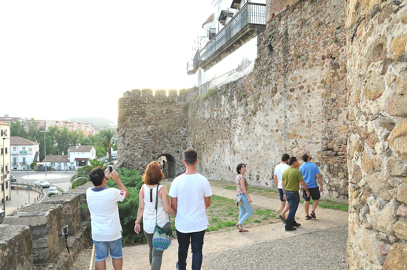 La barbacana de la muralla abre por el Martes Mayor