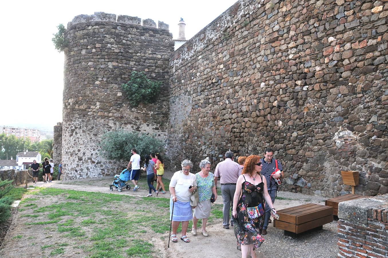 La barbacana de la muralla abre por el Martes Mayor