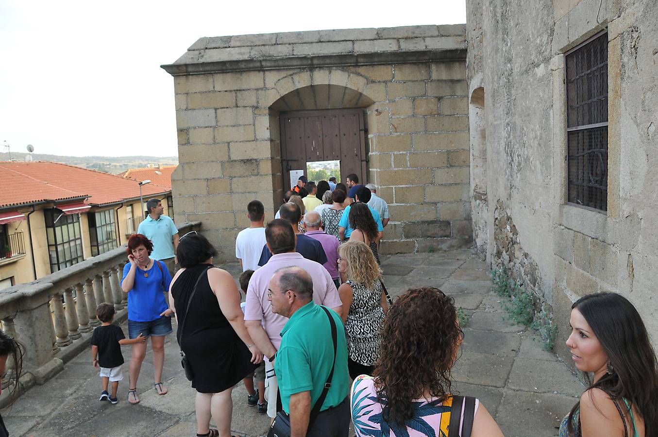 La barbacana de la muralla abre por el Martes Mayor