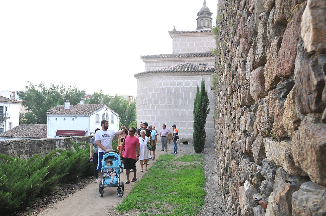 La barbacana de la muralla abre por el Martes Mayor