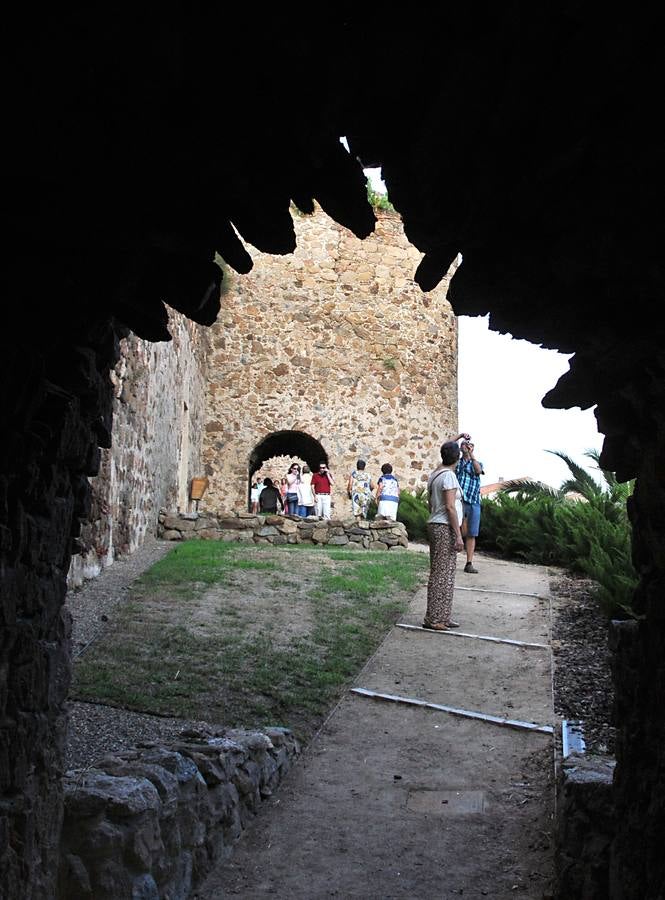 La barbacana de la muralla abre por el Martes Mayor