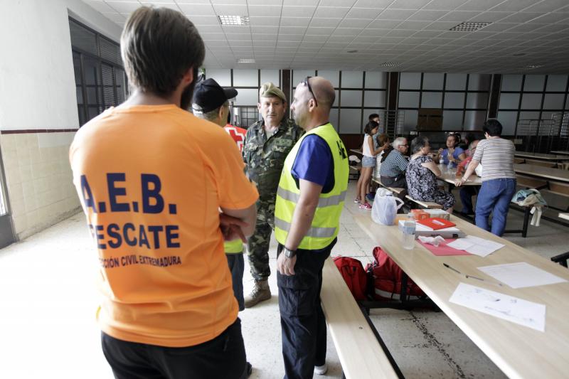 Moraleja se vuelca con las personas desalojadas por el fuego