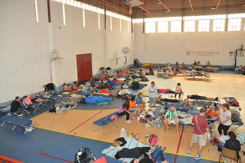 Moraleja se vuelca con las personas desalojadas por el fuego