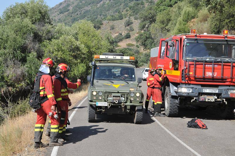 En la extinción  trabajan en la actualidad alrededor de 200 personas, 11 medios aéreos y 46 terrestres