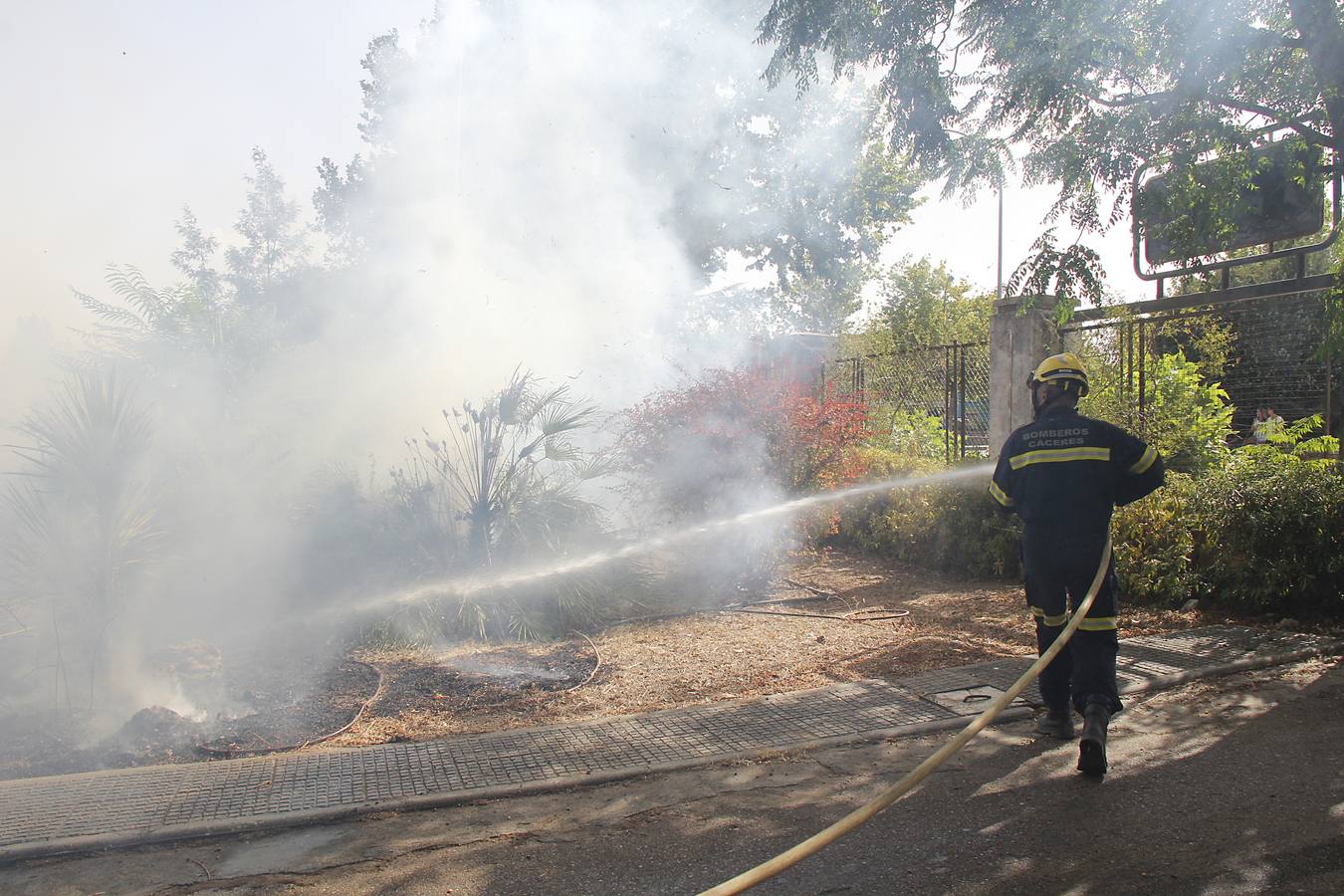 Un incendio arrasa la escuela taller municipal en la Ribera del Marco