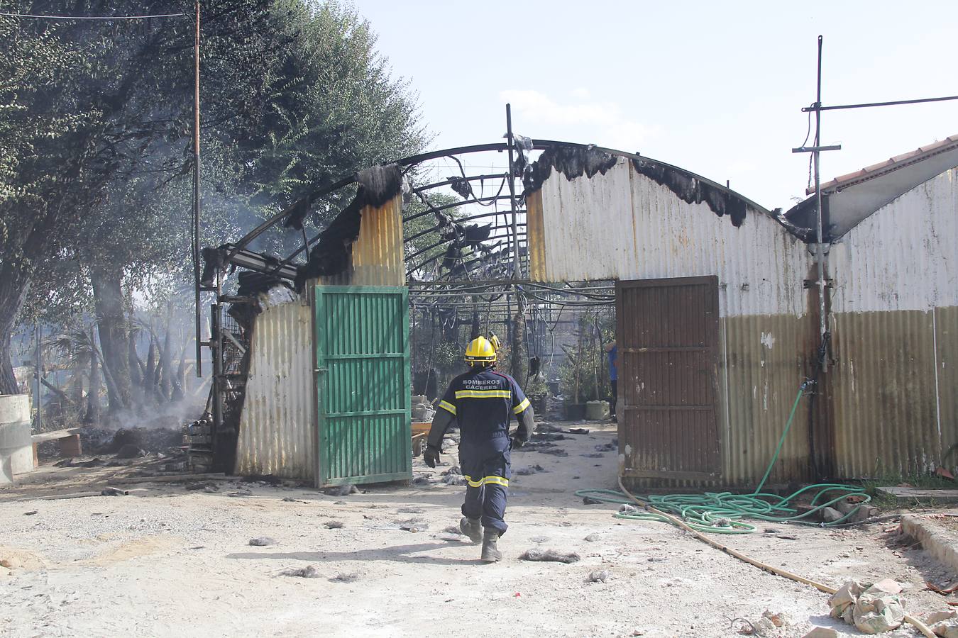 Un incendio arrasa la escuela taller municipal en la Ribera del Marco