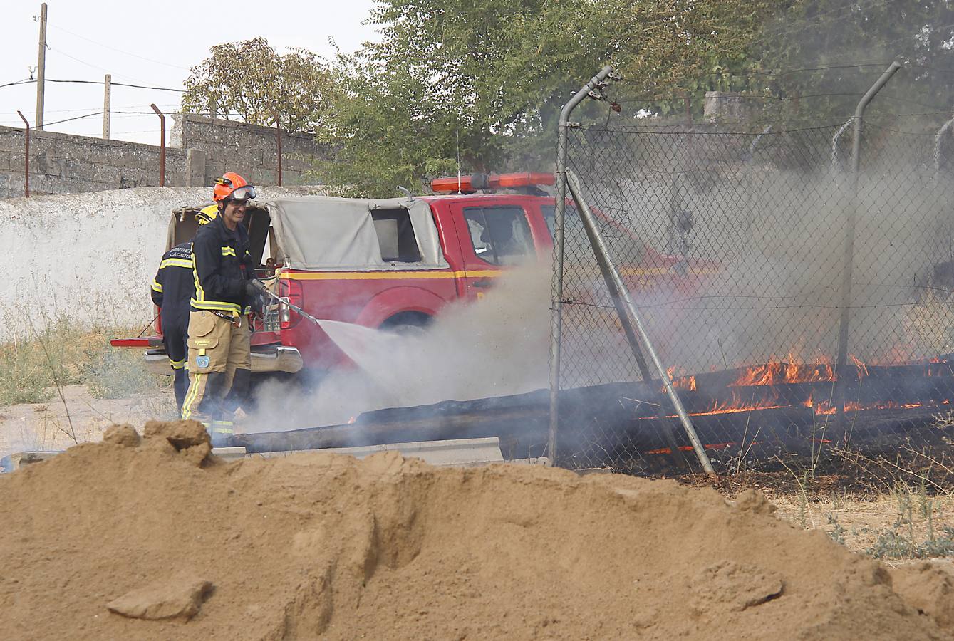 Un incendio arrasa la escuela taller municipal en la Ribera del Marco