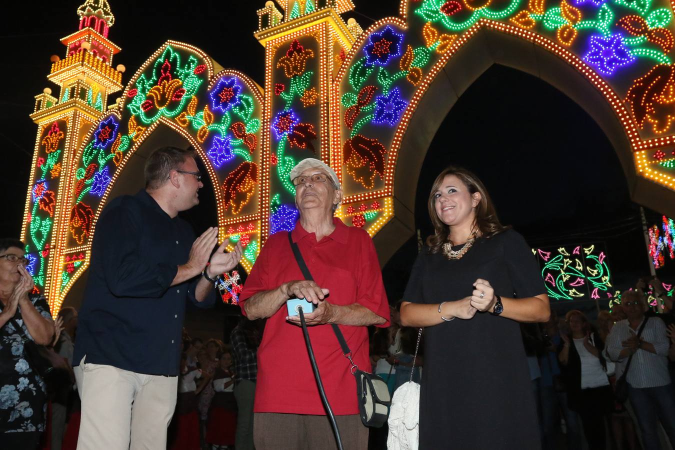 Lunes, 31 de agosto: La Feria de septiembre de Mérida arrancó de manera oficial con un vecino de la ciudad como principal protagonista. Evelio Gómez Tordesillas, como el representante vecinal más veterano de la antigua villa romana, fue el encargado de pulsar el botón para que el recinto ferial y su portada cobrara vida. Fotografía: JM Romero