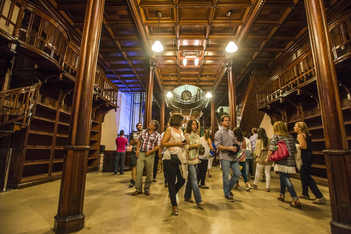 Sábado, 5 de septiembre: La Noche en Blanco, con 120.000 visitantes, según el Ayuntamiento, superó su afluencia del año anterior. Fotografía JV Arnelas