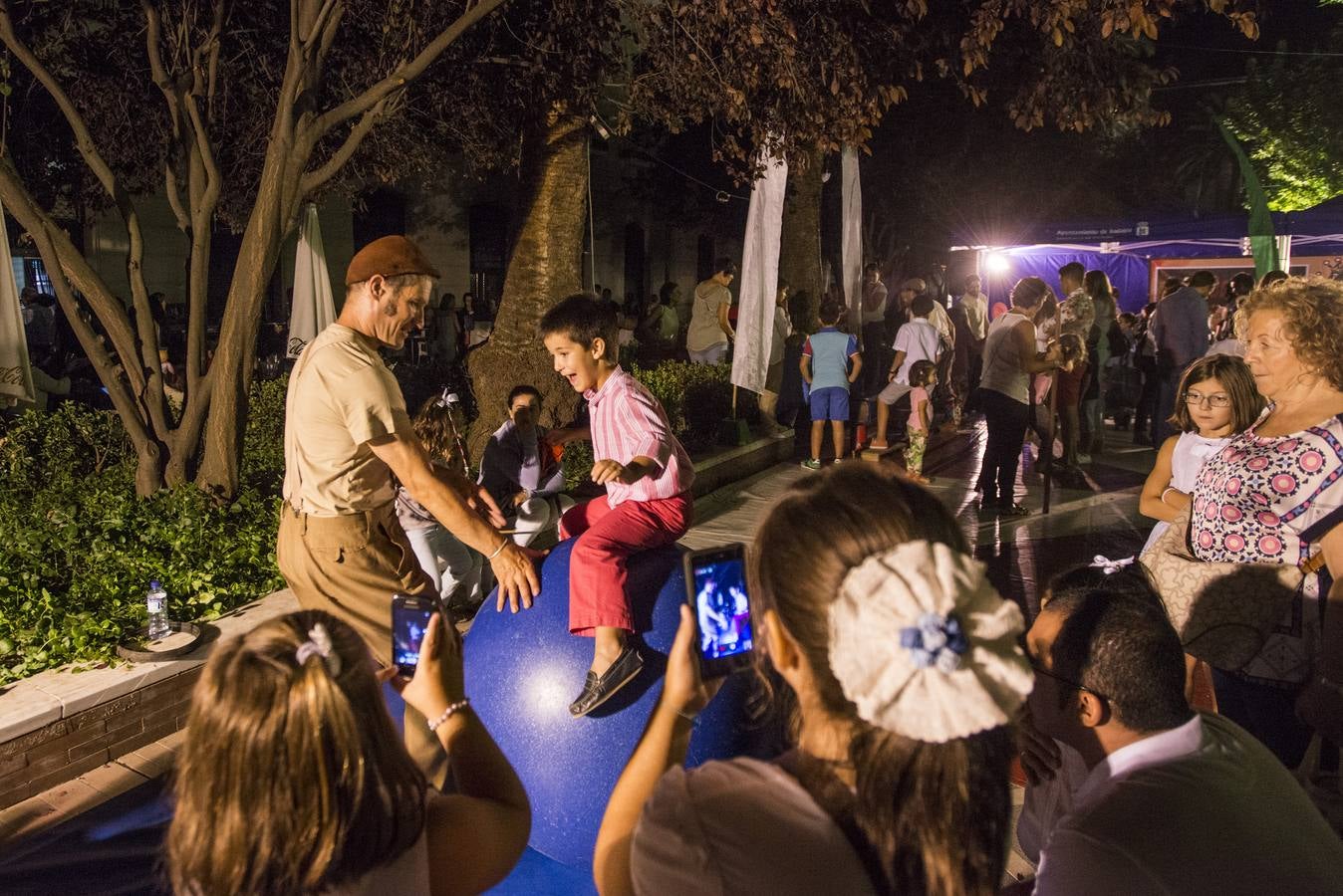 Sábado, 5 de septiembre: La Noche en Blanco, con 120.000 visitantes, según el Ayuntamiento, superó su afluencia del año anterior. Fotografía JV Arnelas