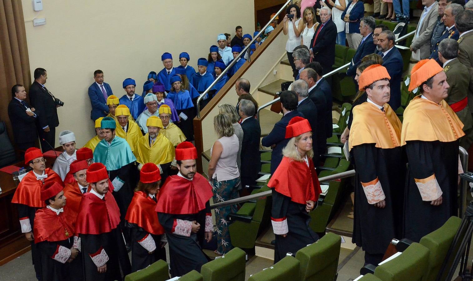 Viernes, 4 de septiembre: El rector de la Universidad de Extremadura, Segundo Pírz, y el presidente de la Junta de Extremadura,  Guillermo Fernández Vara, presidieron el Acto de Apertura Solemne del Curso Académico de la UEx 2015/2016. Fotografía: Casimiro Moreno