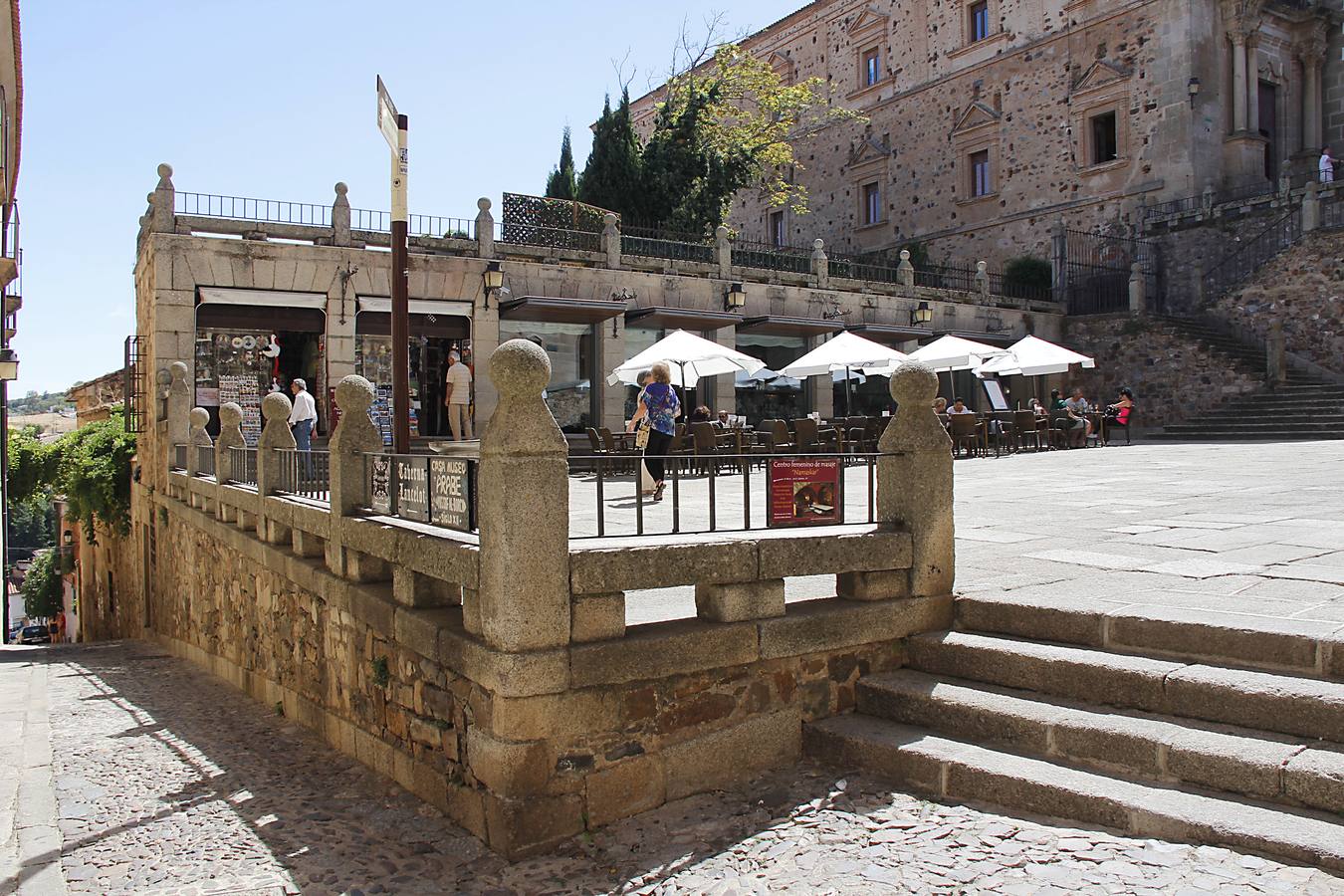 San Jorge tendrá rampa,a la izquierda de las escaleras