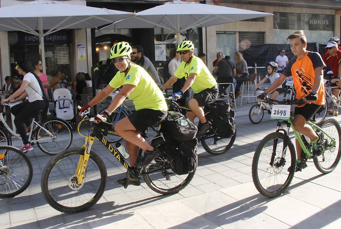 Miles de ciclistas disfrutan de la Fiesta de la Bicicleta