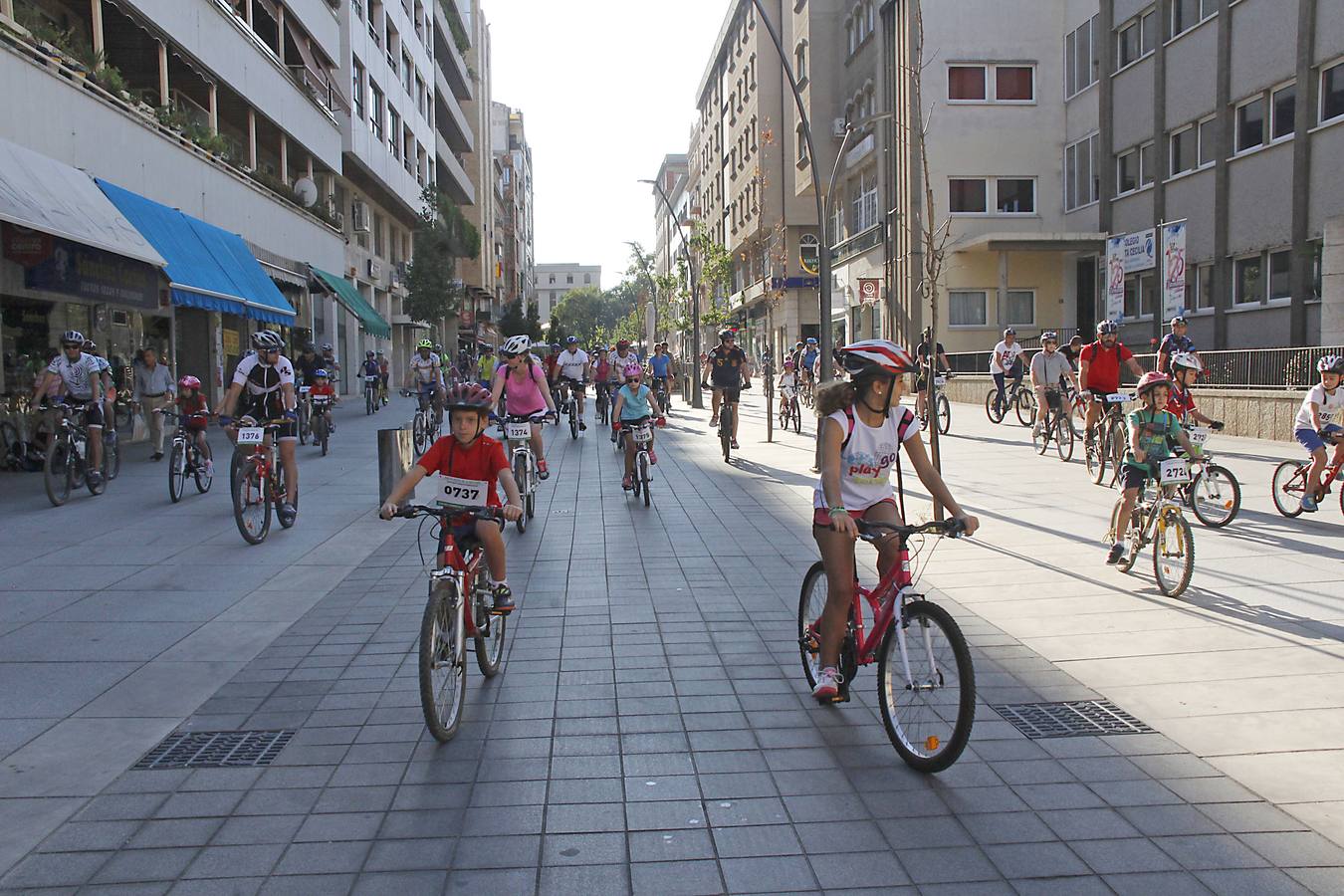 Miles de ciclistas disfrutan de la Fiesta de la Bicicleta