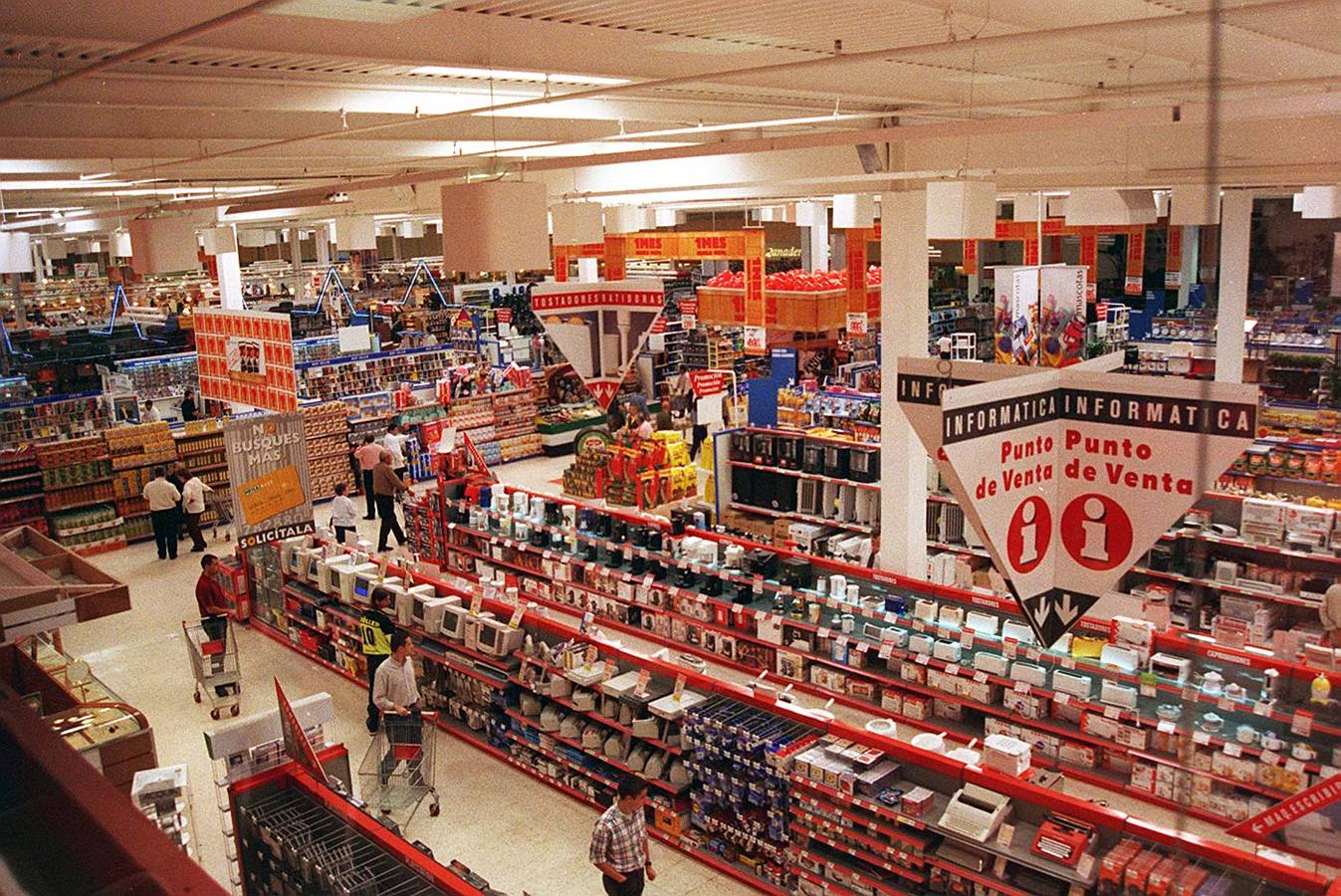 1998: Interior del Centro Comercial Pryca en Badajoz