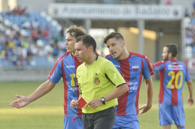 Empate sin goles entre el Badajoz y el Extremadura