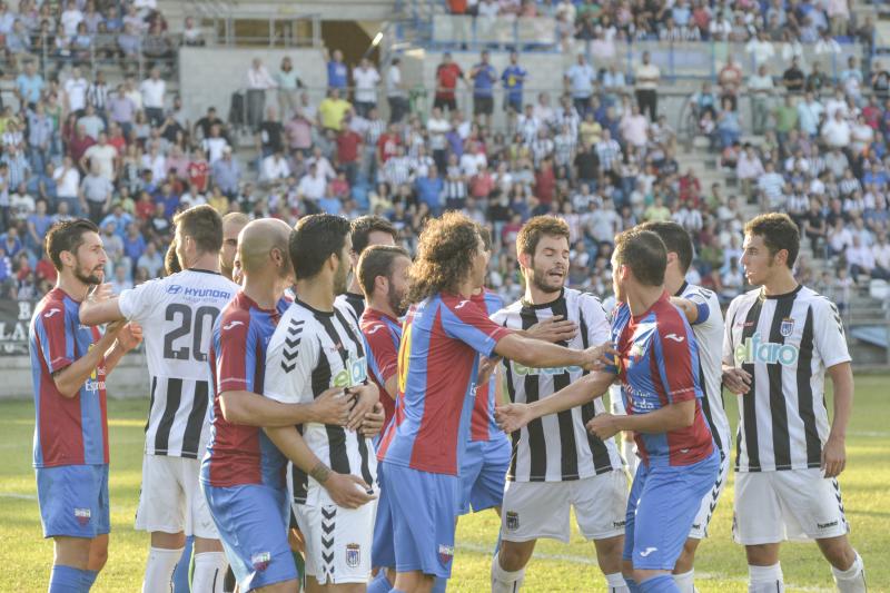 Empate sin goles entre el Badajoz y el Extremadura