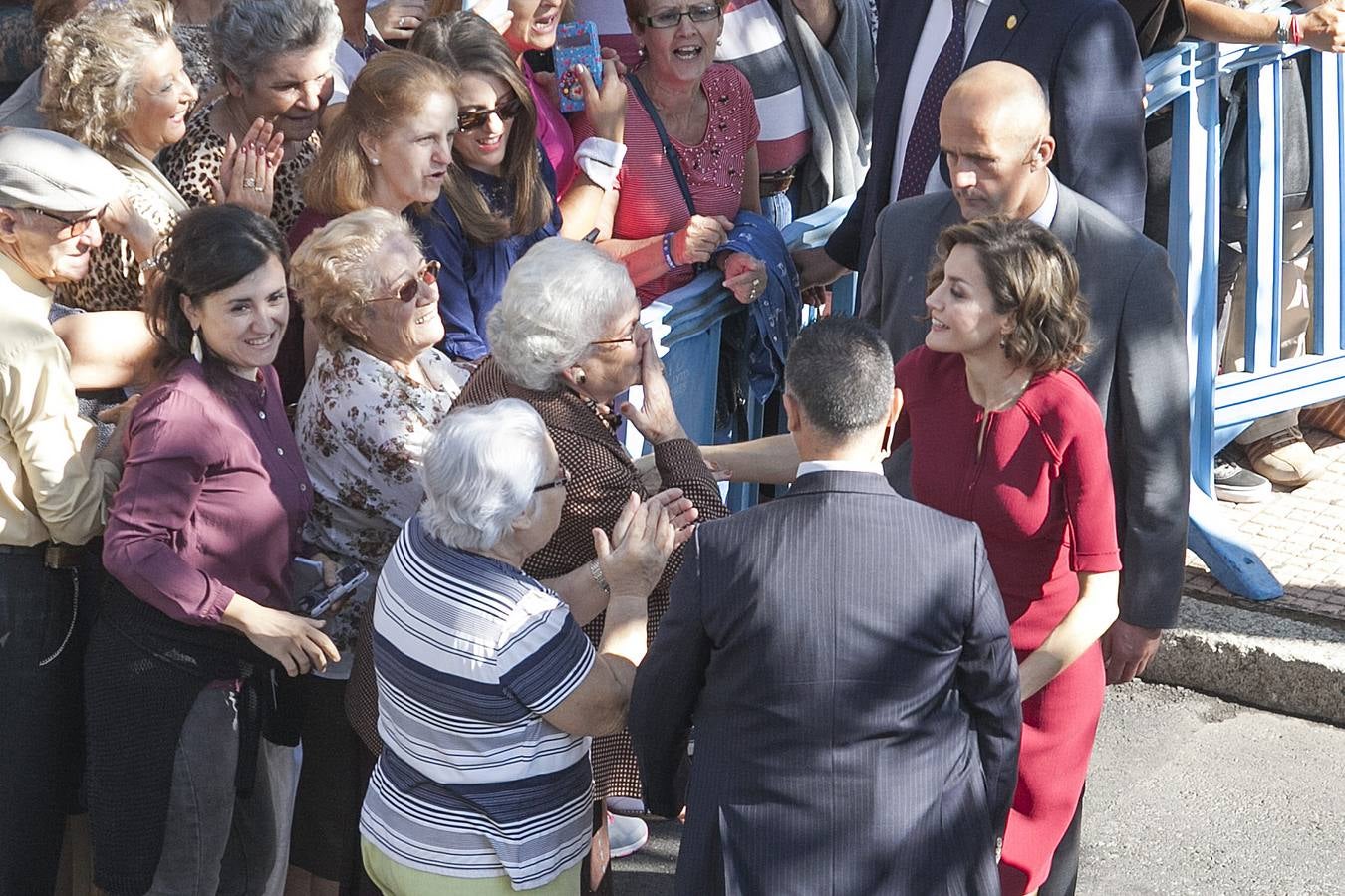 Jueves, 1 de octubre: Doña Letizia inaugura de manera oficial el curso de FP en Cáceres y defiende esta modalidad de enseñaza, que cuenta con 800.000 alumnos en todo el país. Fotografías: Jorge Rey y Lorenzo Cordero.