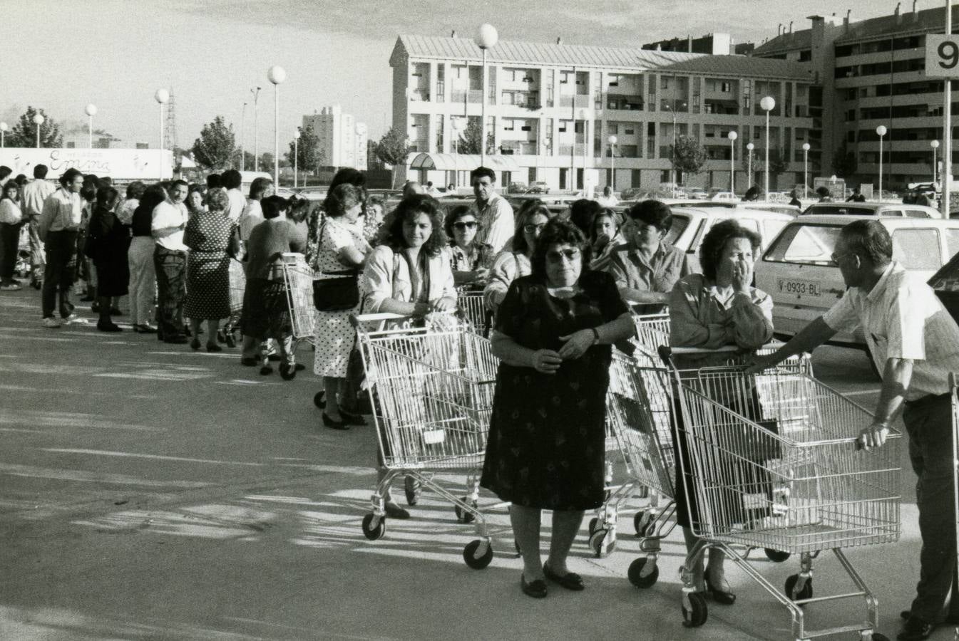 Lunes, 28 de septiembre: Se cumplen 25 años de la inauguaración del centro comercial Pryca situado en el barrio de Valdepasillas, Badajoz. Fotografía: Archivo