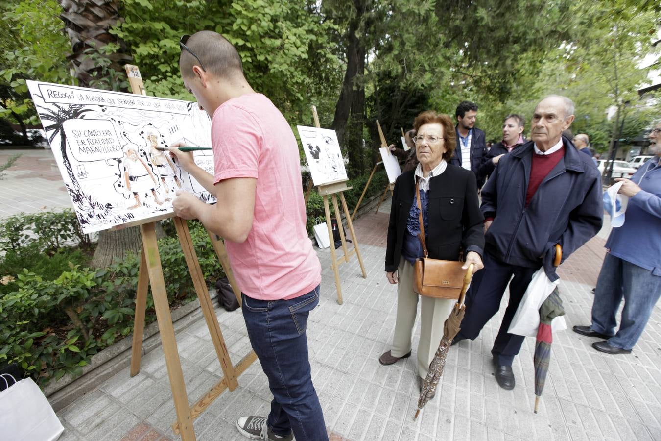 Domingo, 4 de octubre: Un tebeo XXL para la Sierra de Gata. La asociación 'Extrebeo' pretende mostrar a la sociedad el valor del dibujo y la ilustración y darlo a conocer. Una veintena de dibujantes pusieron el broche final a la VI Salita del Cómic. Fotografía Lorenzo Cordero