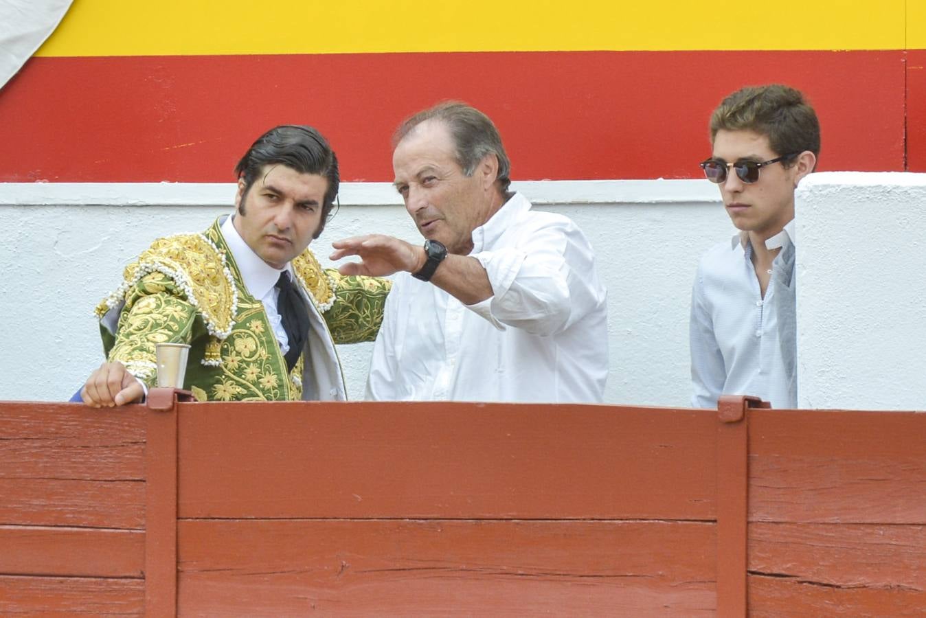 Sábado, 3 de octubre: Posada de Maravillas salió a hombros en su alternativa acompañado por Morante y Talavante. La terna ofreció  una gran tarde de toros y abrieron la puerta grande en la primera corrida de la feria de Zafra. Fotografía: JV Arnelas