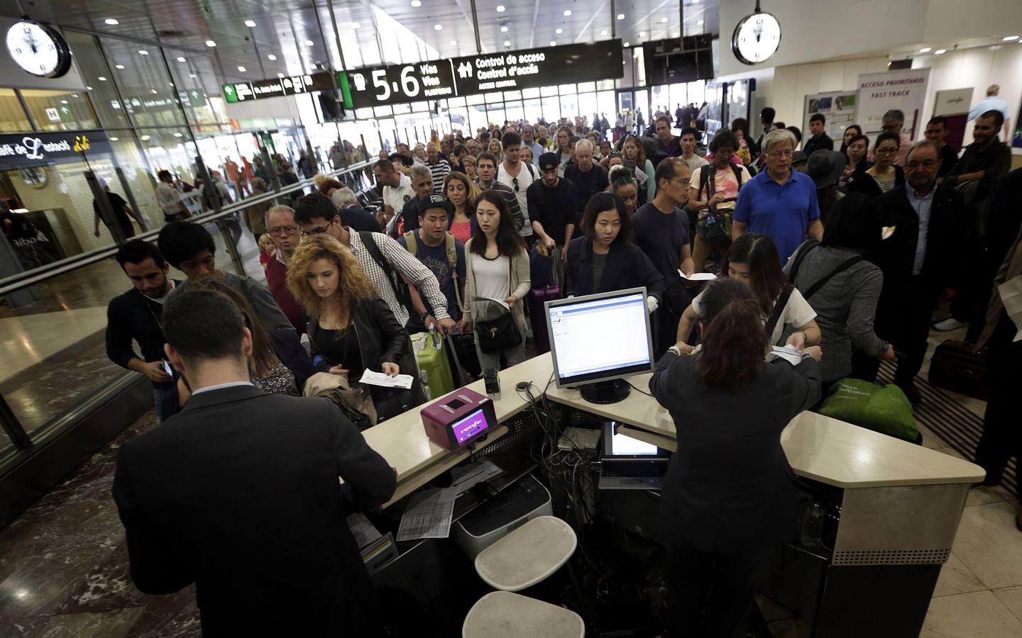 Colapso en Cataluña tras la paralización del AVE