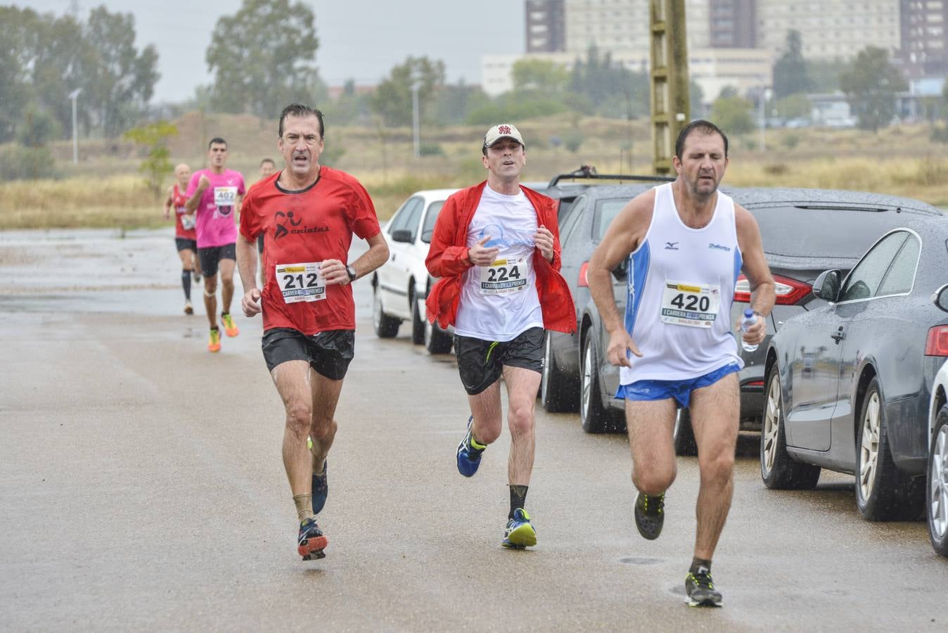 Búscate en las fotos de la I carrera de la prensa de Badajoz