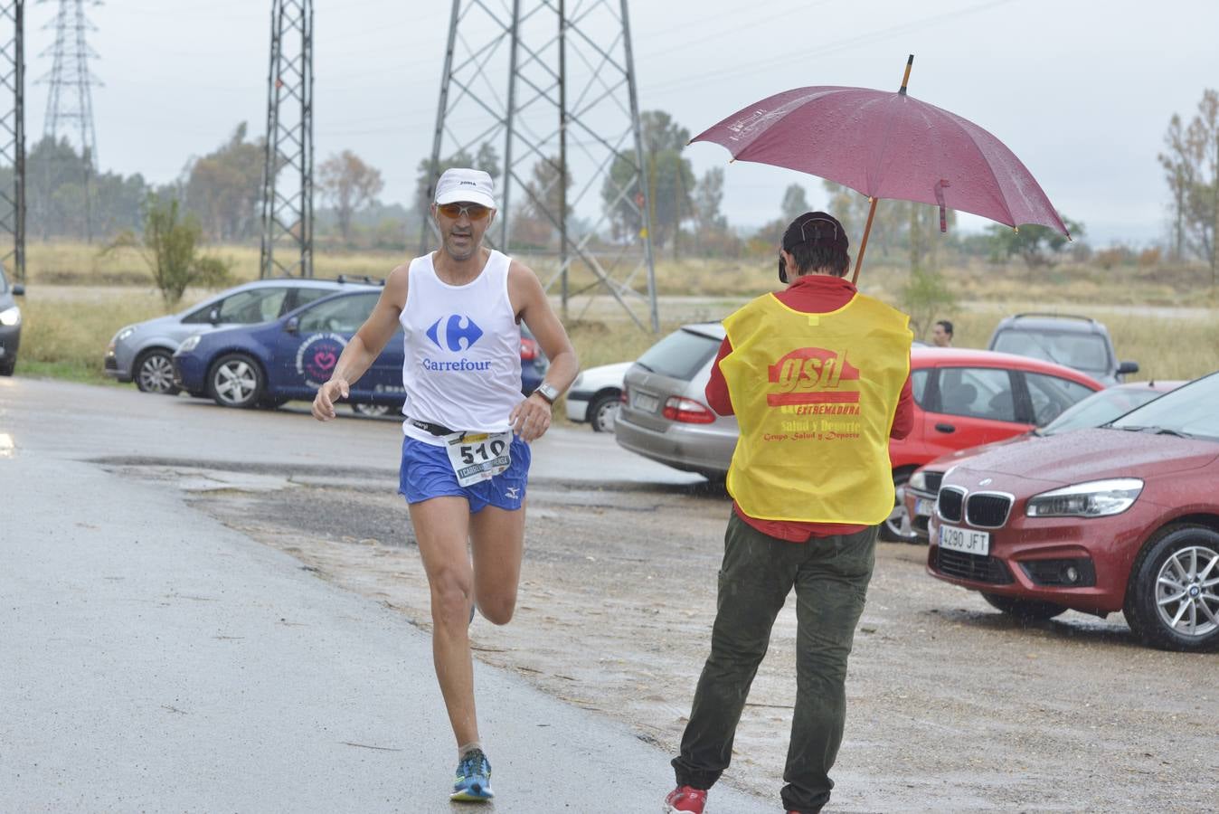 Búscate en las fotos de la I carrera de la prensa de Badajoz