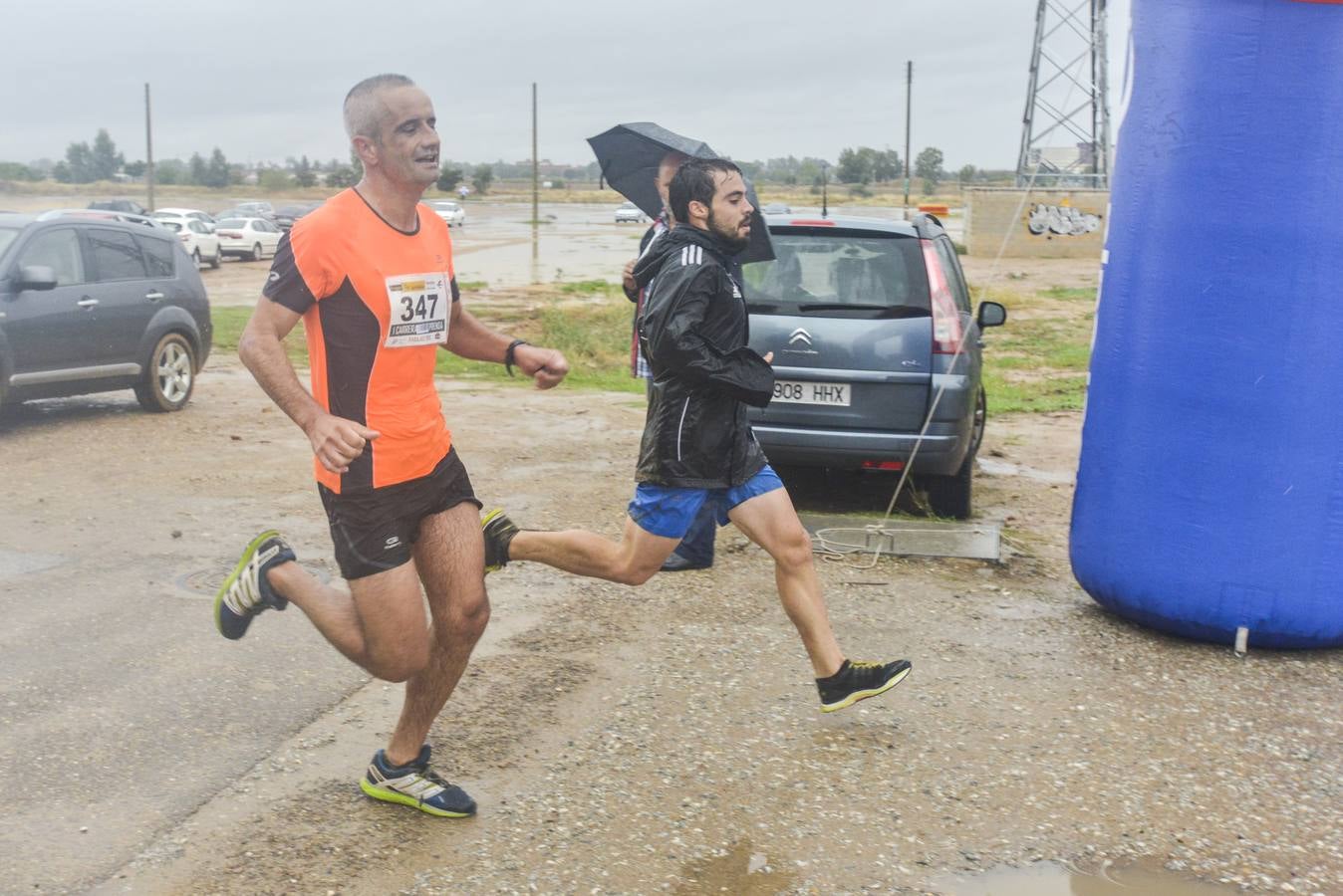 Búscate en las fotos de la I carrera de la prensa de Badajoz