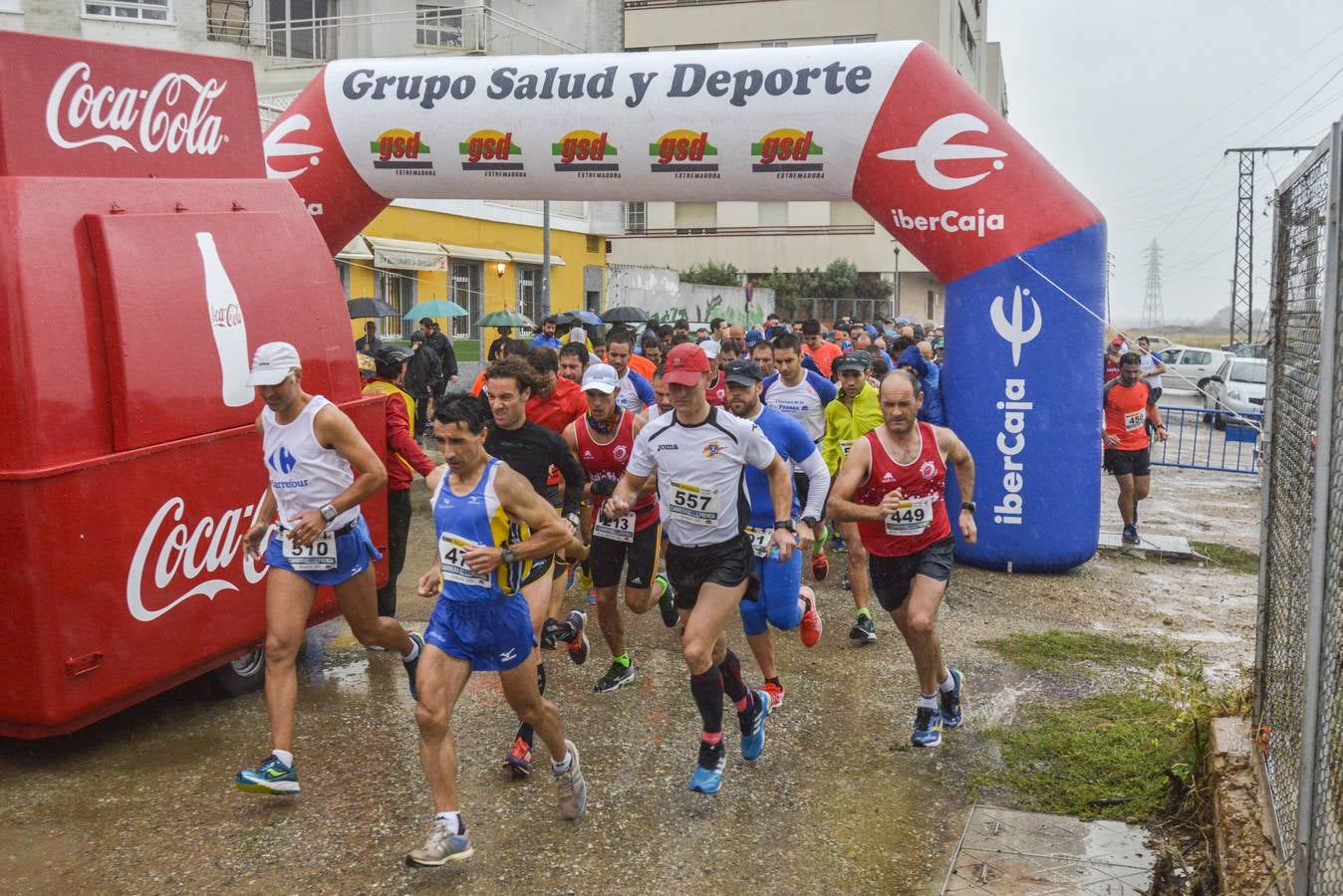 Búscate en las fotos de la I carrera de la prensa de Badajoz