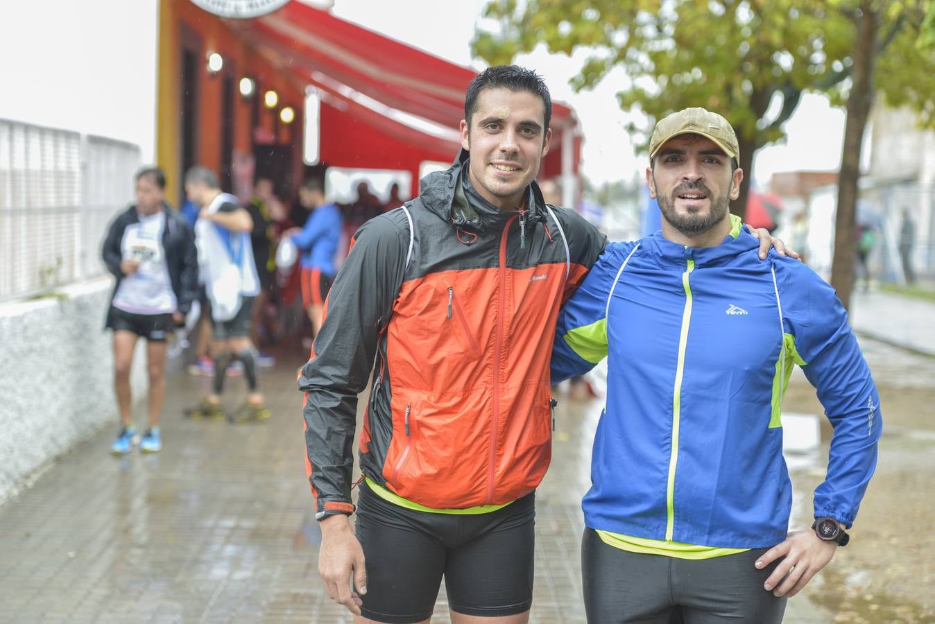 Búscate en las fotos de la I carrera de la prensa de Badajoz