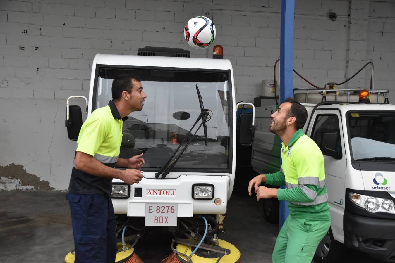 Moraga y Cubi en su lugar de trabajo