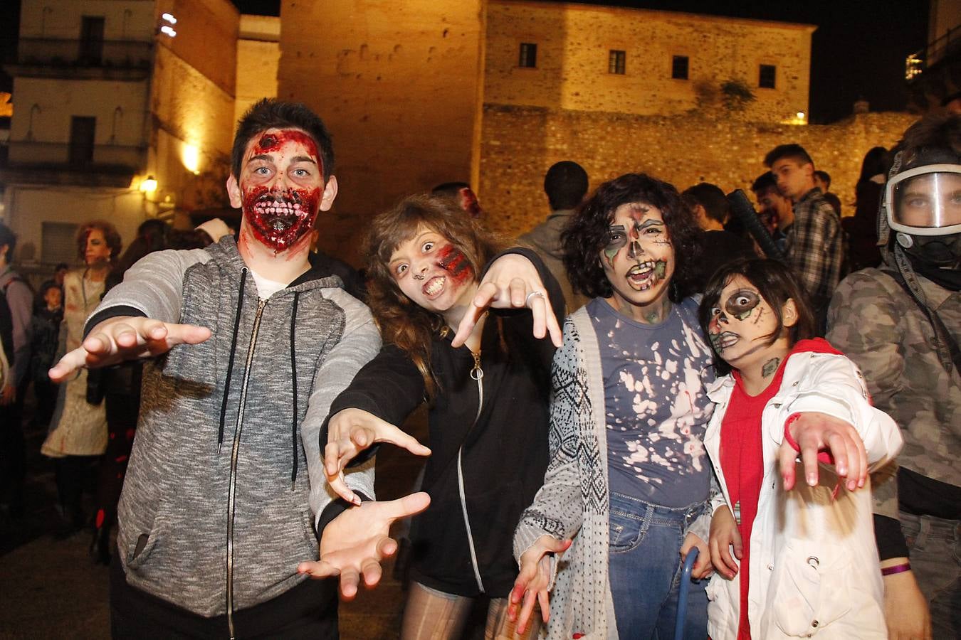 La V Marcha Zombie de Cáceres, en imágenes