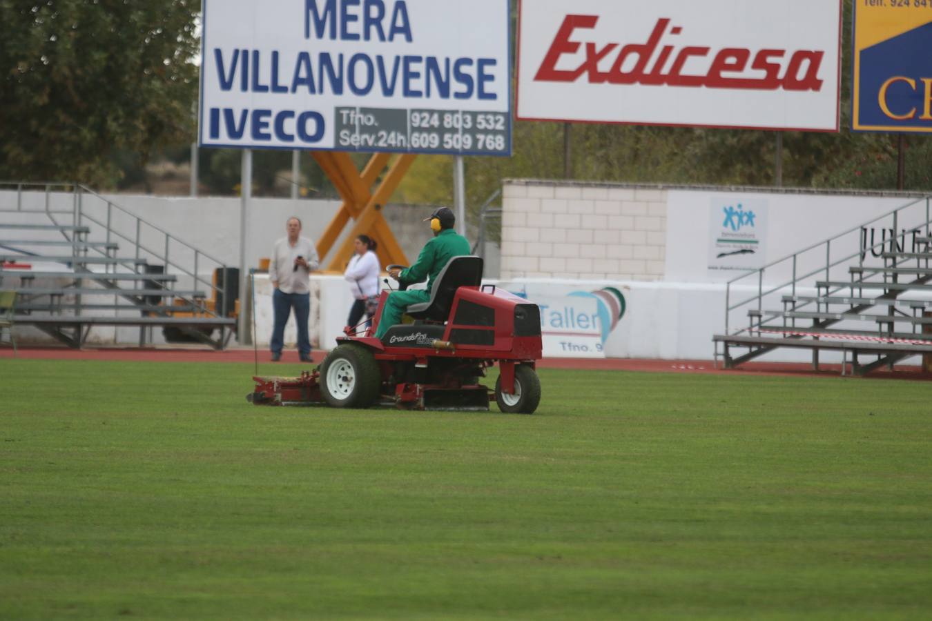 El Villanovense prepara a destajo su estadio para el partido contra el Barça