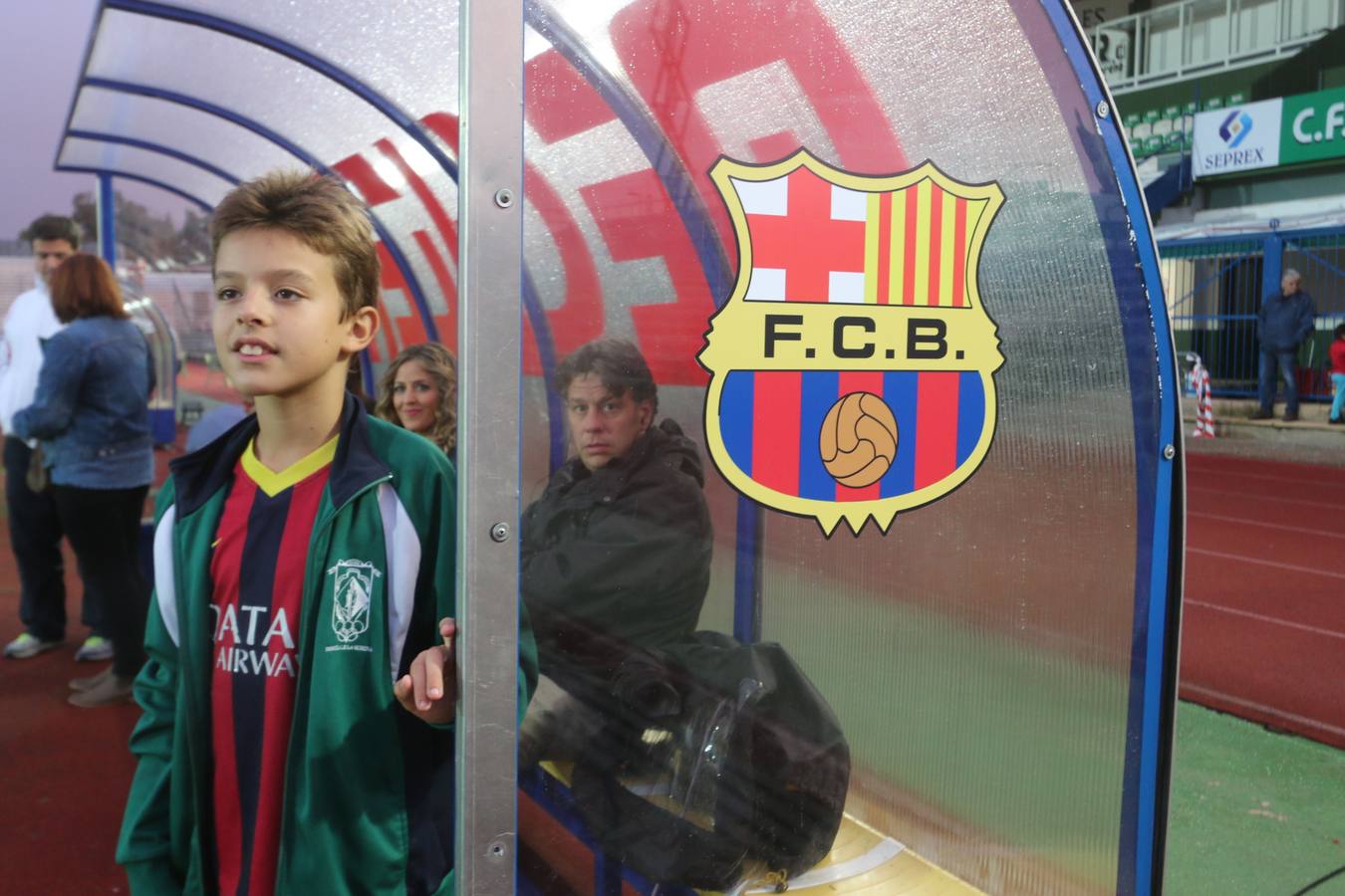 El Villanovense prepara a destajo su estadio para el partido contra el Barça