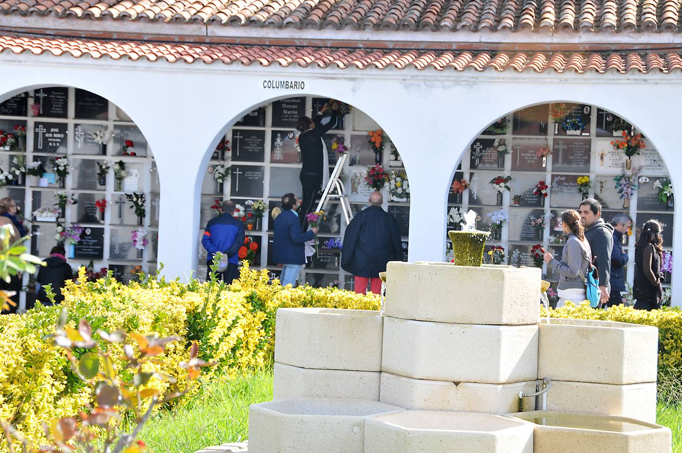 Día de Todos los Santos en el cementerio de Plasencia