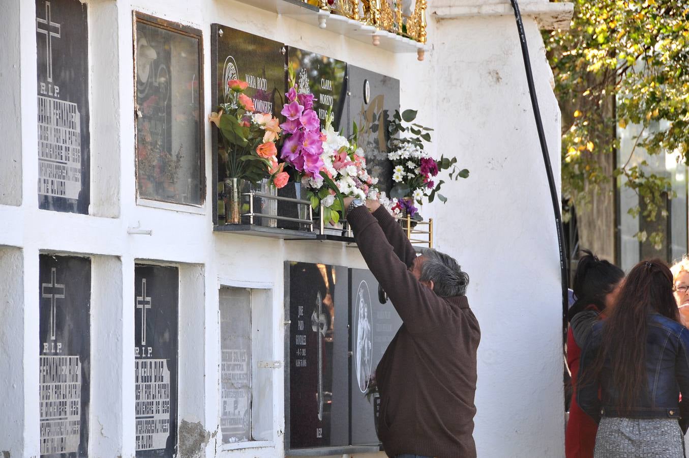 Día de Todos los Santos en el cementerio de Plasencia