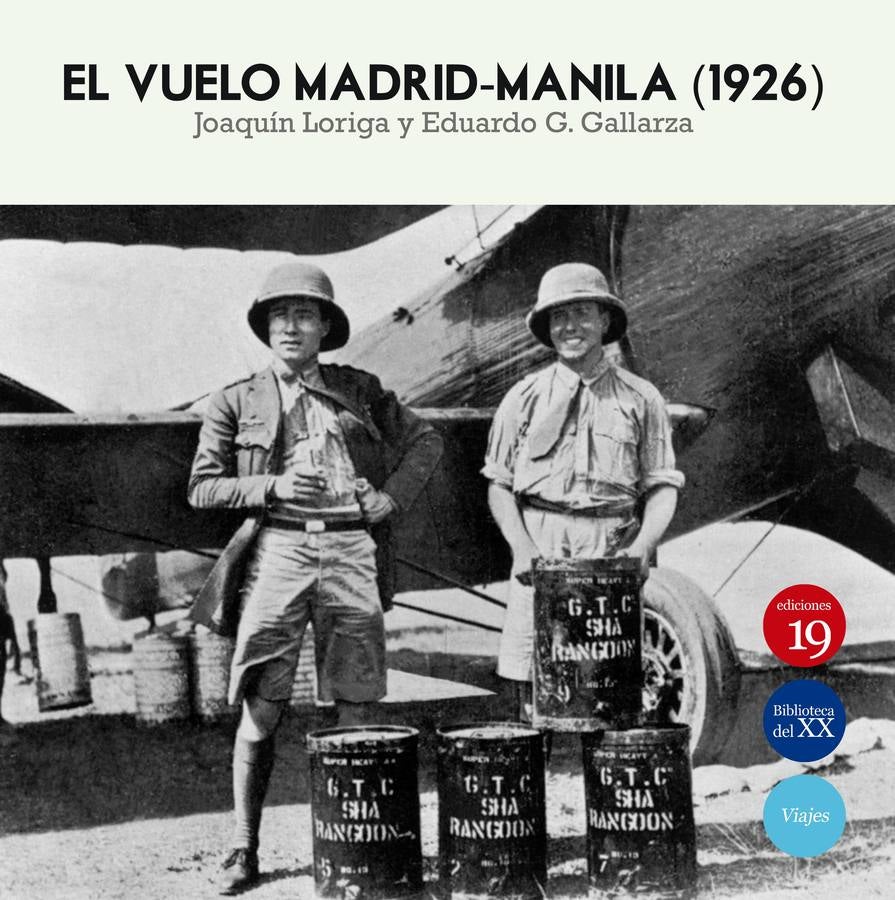 Loriga (derecha) y Gallarza (izquierda) momentos antes del despegue en Rangún donde habían llegado procedentes de Calcuta el 21 de abril de 1926. El combustible del viaje lo suministraba por tierra la empresa Shell que, de esa manera, colaboró en el vuelo que consideró muy importante para la comunicación aérea entre Europa y Asia y quiso que los pilotos se fotografiasen con los bidones.