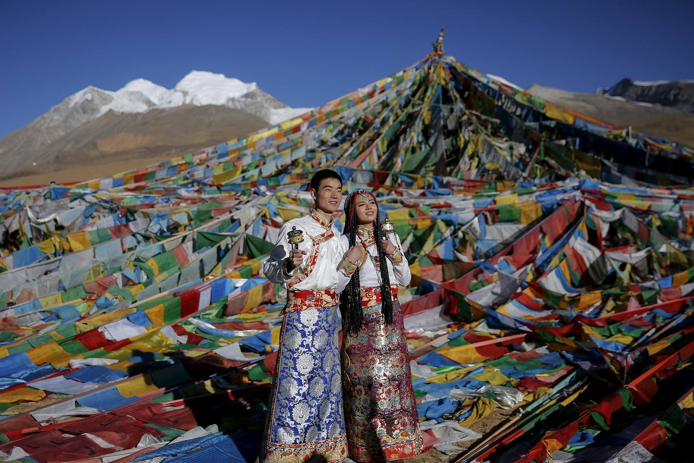 Los tibetanos visitan el lago Namtso