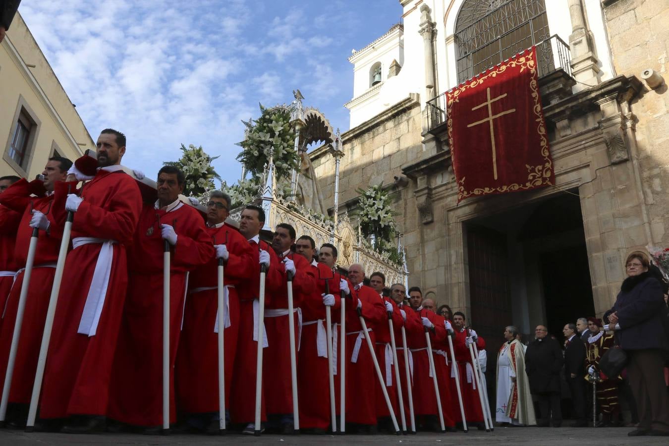 Santa Eulalia procesiona desde la Concatedral de Mérida