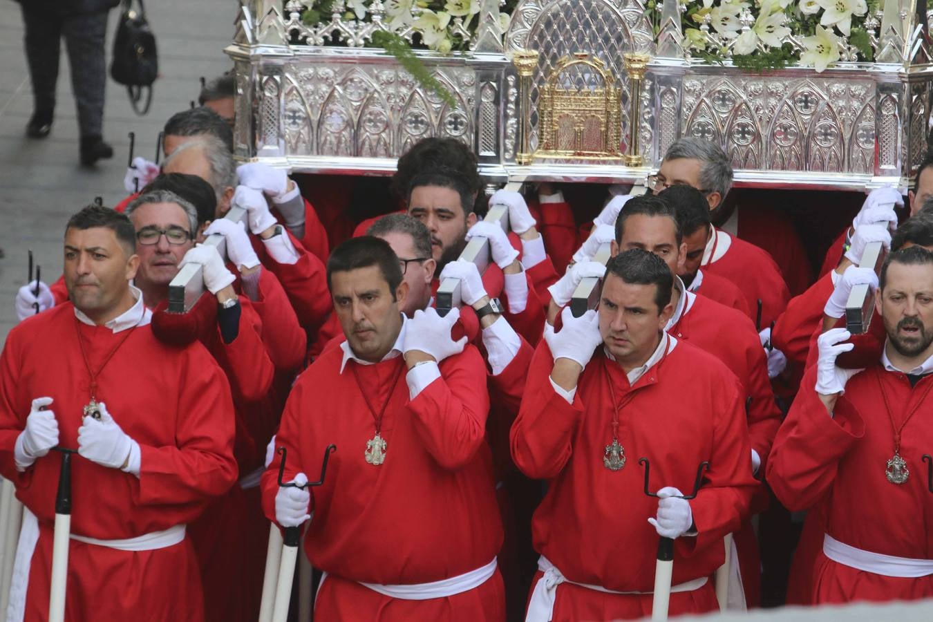 Santa Eulalia procesiona desde la Concatedral de Mérida