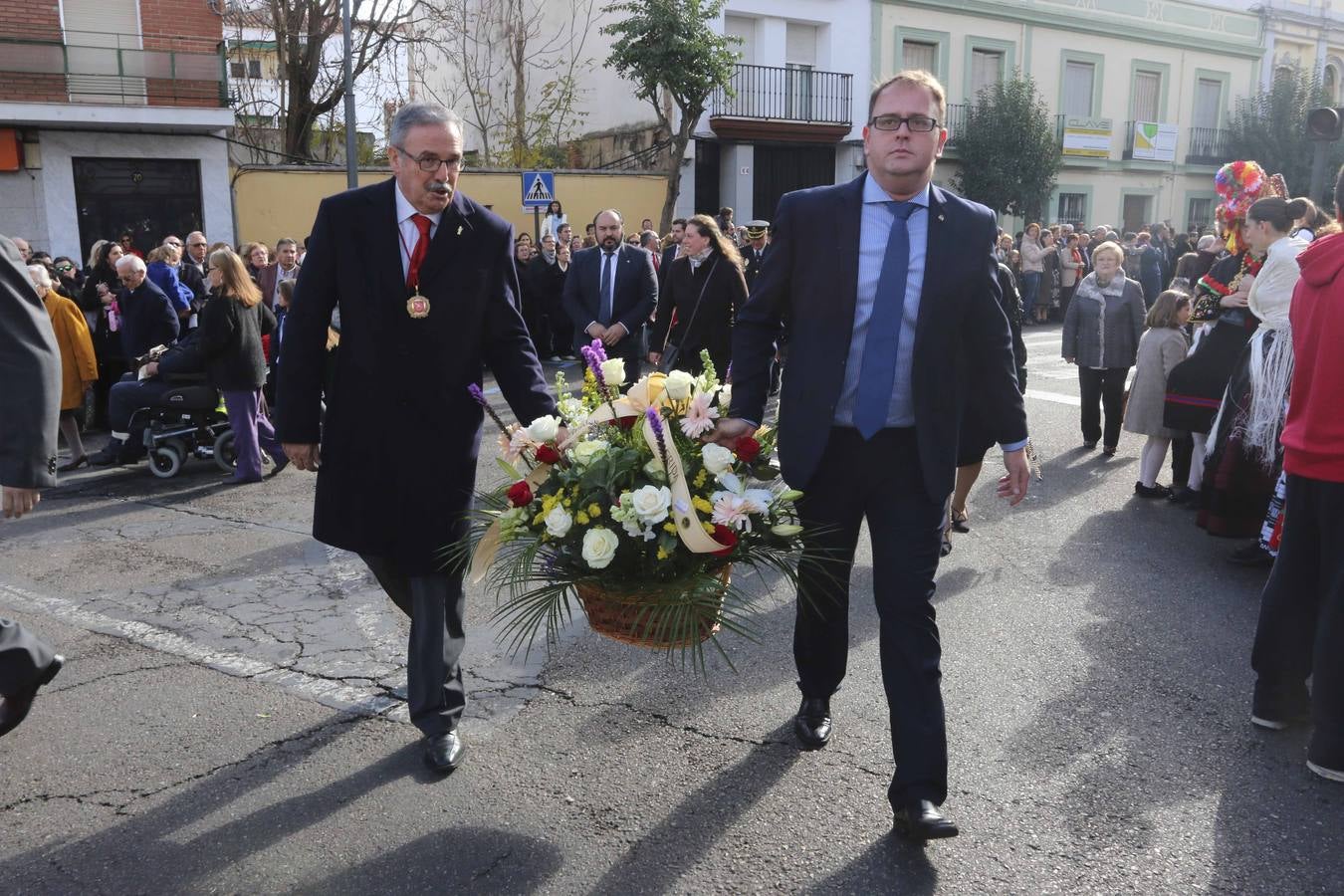 Santa Eulalia procesiona desde la Concatedral de Mérida