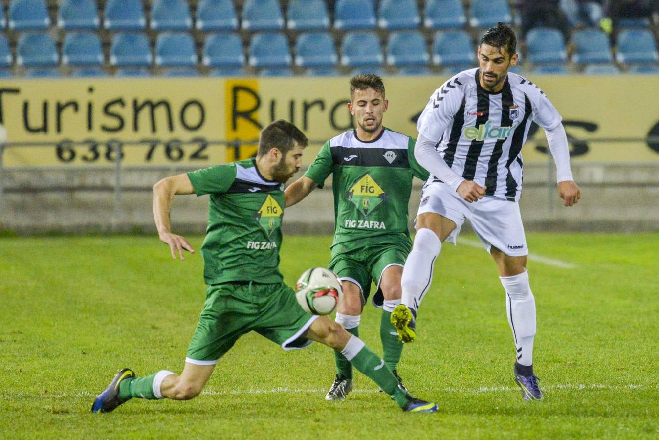 El CD Badajoz empanta a uno con el Díter Zafra