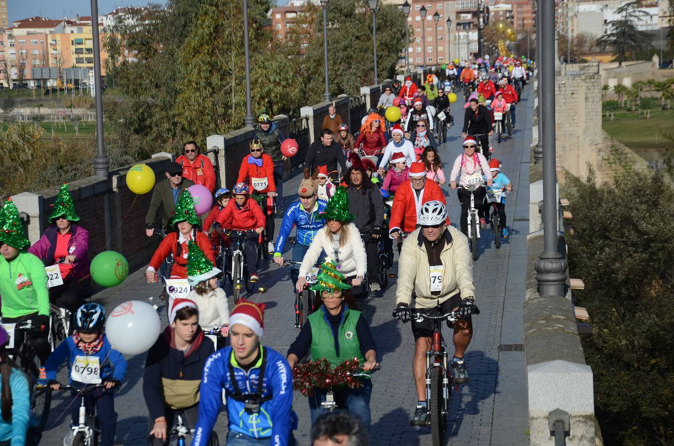 Sábado, 2 de enero: La quinta edición de la Ciclocabalgata de Badajoz desbordó las expectativas de la organización por el número de asistentes. Fotografías: Casimiro Moreno