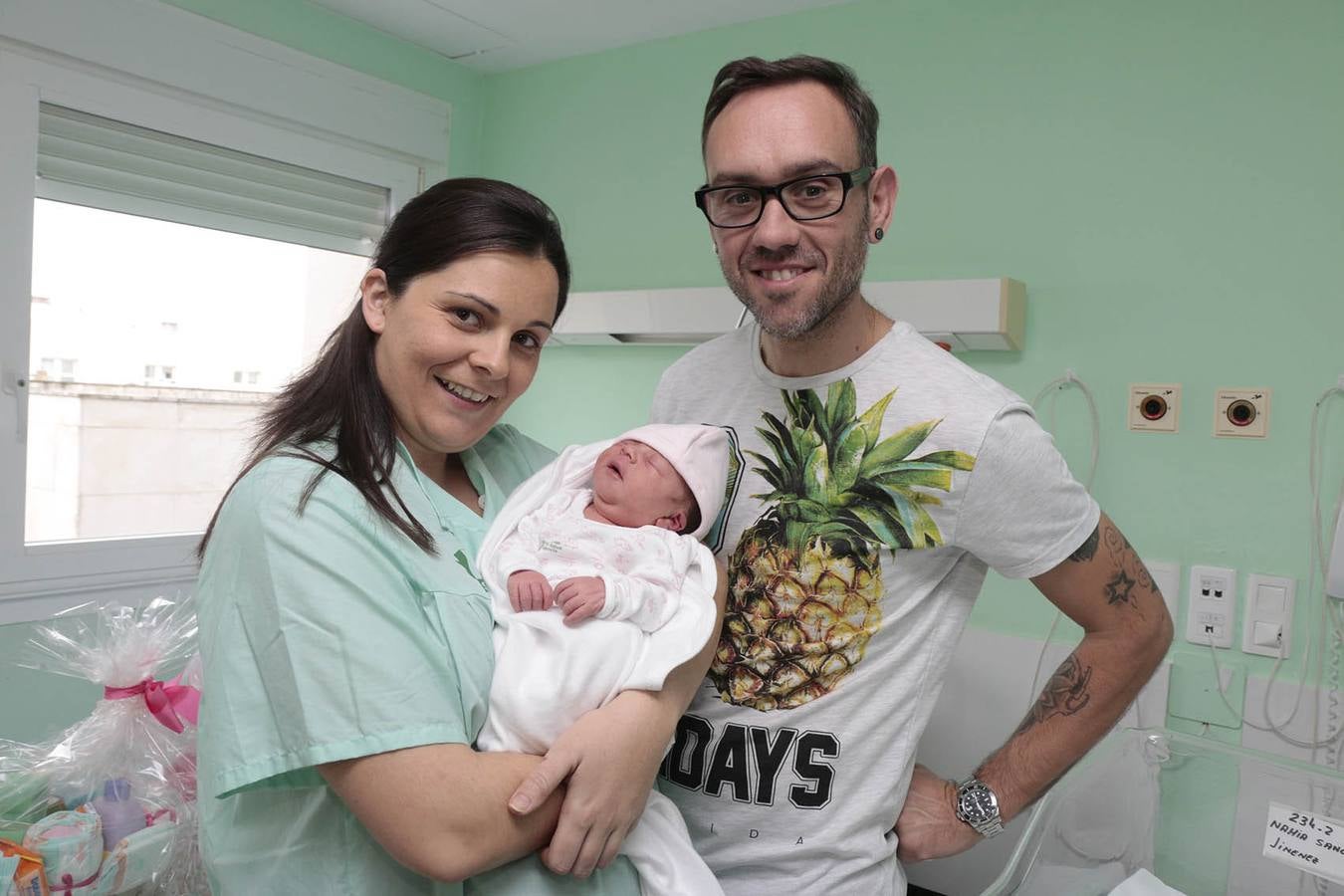 Viernes, 1 de enero: Nahia, Jairo, Ainhoa y Elsa fueron los primeros niños extremeños en nacer en 2016. Daniel fuel el último en 2015. Fotografías: HOY