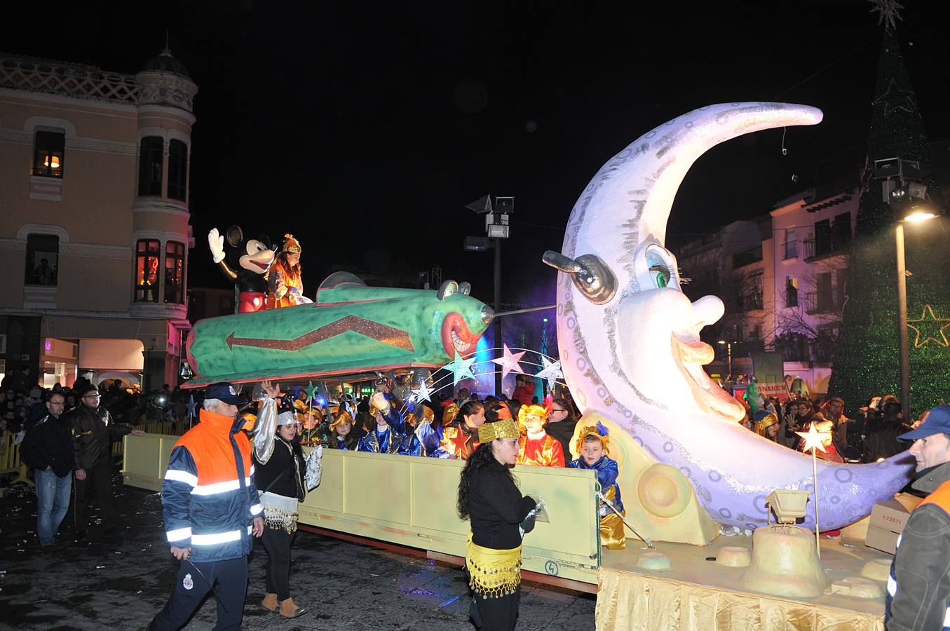 Los Reyes Magos reparten ilusión y regalos en Plasencia