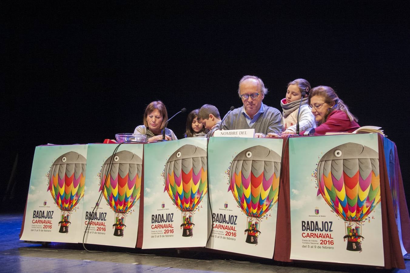 Sorteo del desfile de comparsas en el López de Ayala