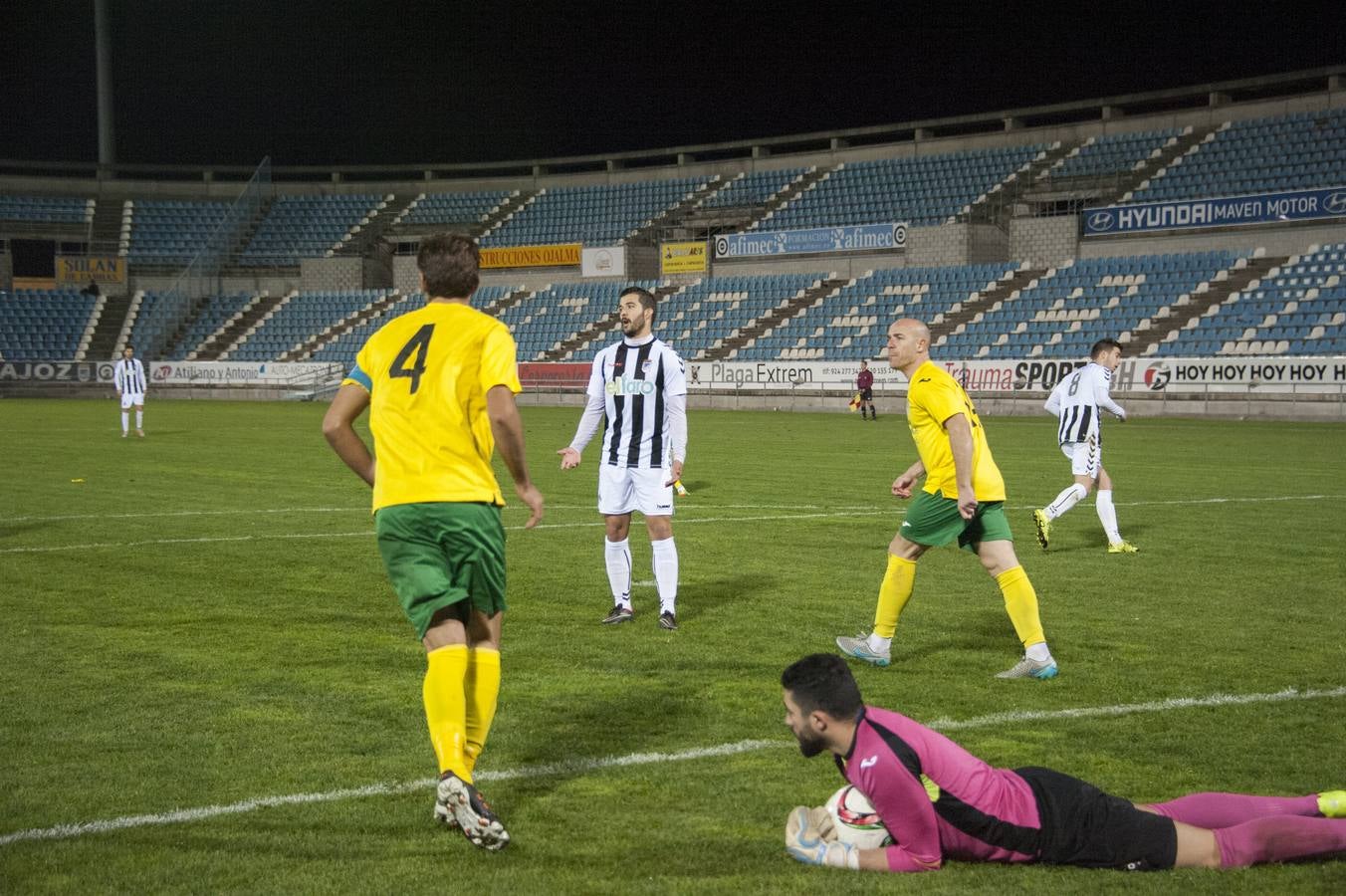 El CD Badajoz empata con el Olivenza