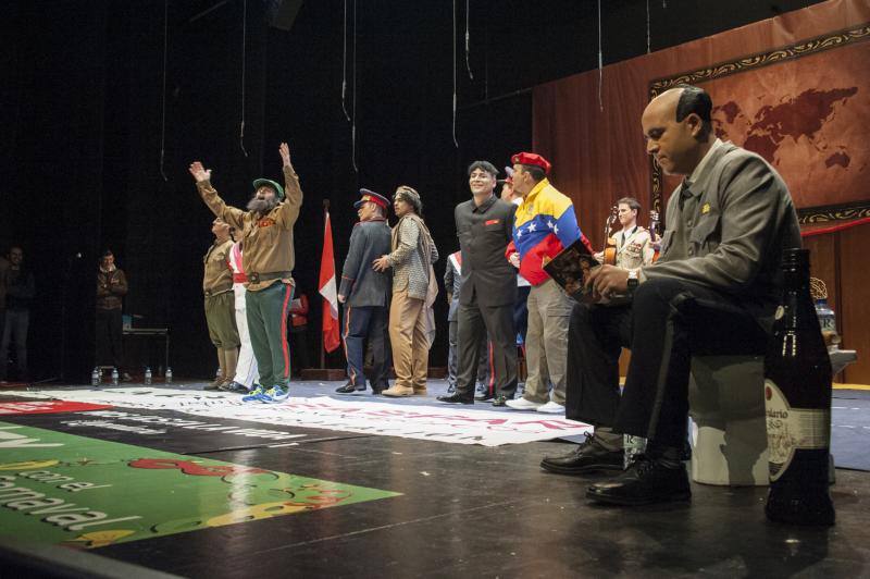 Actuación de Los Water Closet.